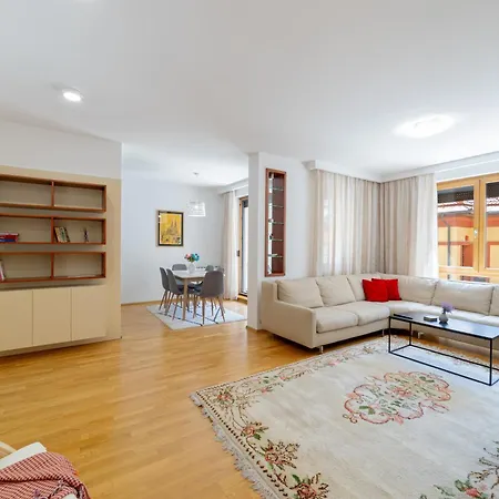 Skenderpasina Skyline 2-bedroom With Balcony Apartment