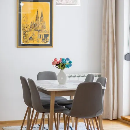 Skenderpasina Skyline 2-bedroom With Balcony Appartement