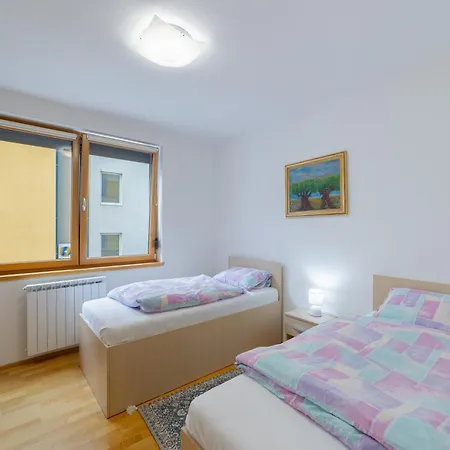 Skenderpasina Skyline 2-bedroom With Balcony * Sarajevo