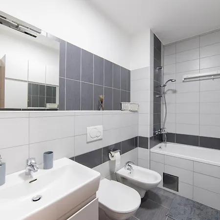 Skenderpasina Skyline 2-bedroom With Balcony *