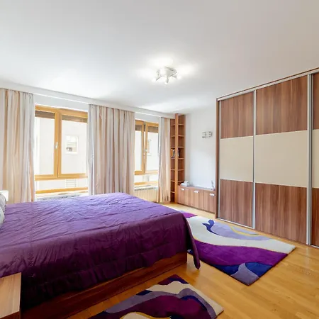 Skenderpasina Skyline 2-bedroom With Balcony *