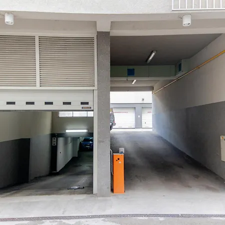 Skenderpasina Skyline 2-bedroom With Balcony *