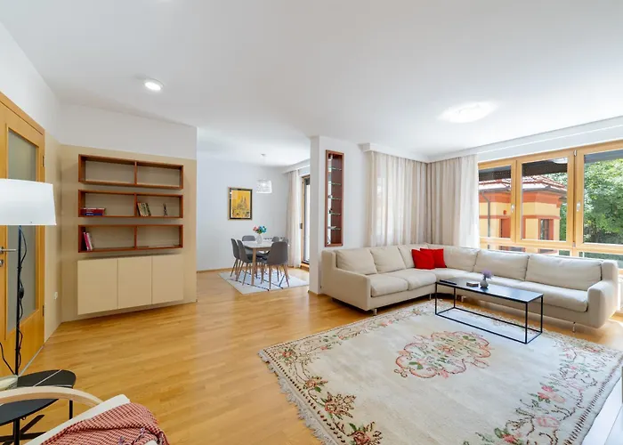 Skenderpasina Skyline 2-bedroom With Balcony Lejlighed