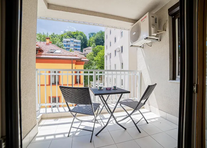 Skenderpasina Skyline 2-bedroom With Balcony