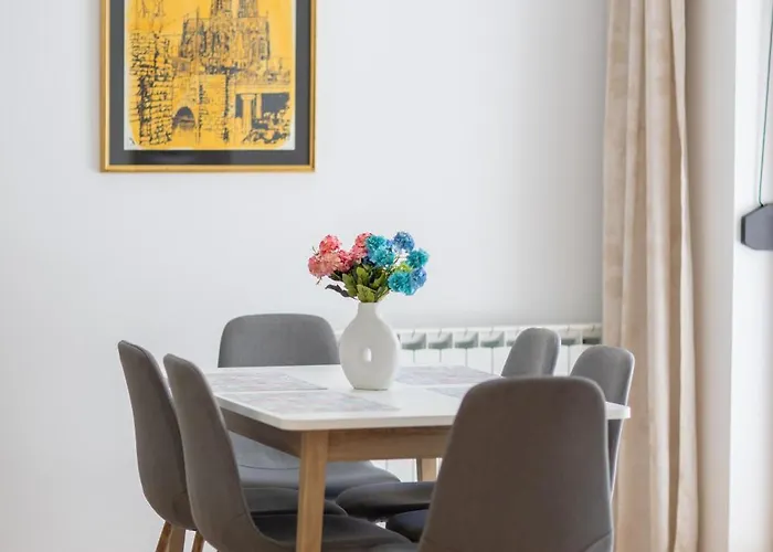 Skenderpasina Skyline 2-bedroom With Balcony Apartament