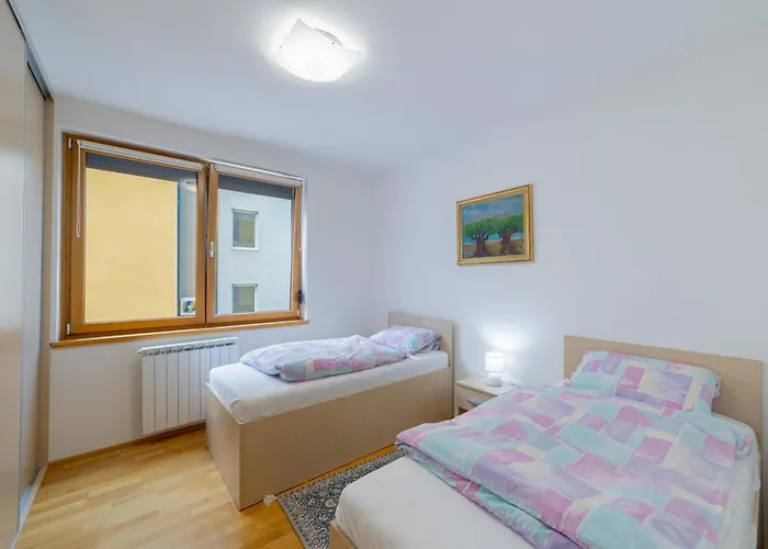 Skenderpasina Skyline 2-bedroom With Balcony * Sarajevo