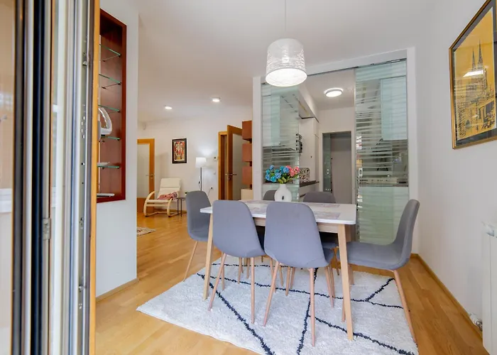 Skenderpasina Skyline 2-bedroom With Balcony Lejlighed