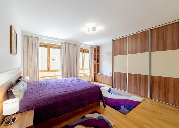 Skenderpasina Skyline 2-bedroom With Balcony *