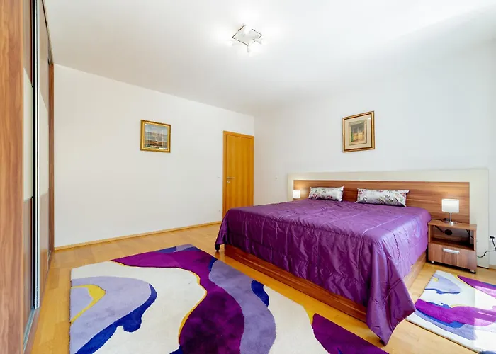 Skenderpasina Skyline 2-bedroom With Balcony Lejlighed *