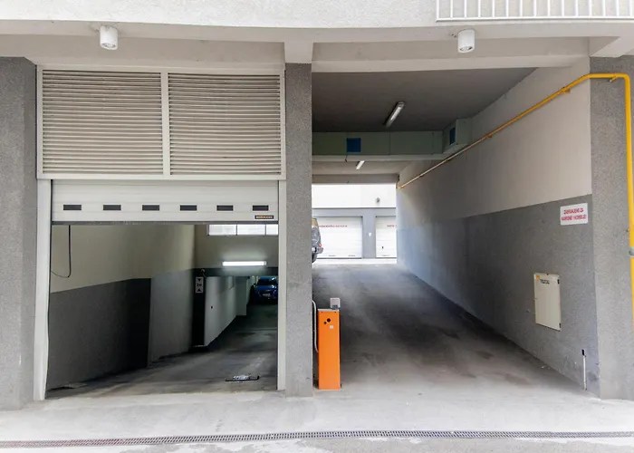 Skenderpasina Skyline 2-bedroom With Balcony *